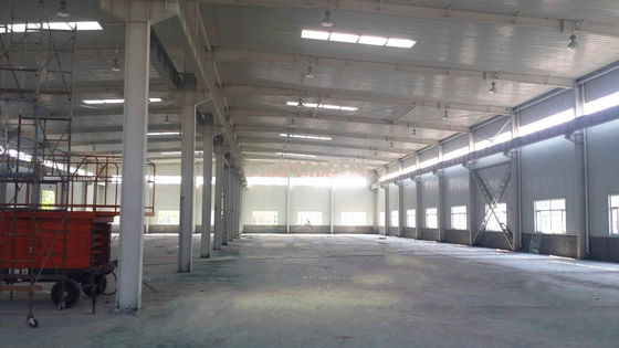 Warsztat konstrukcji stalowych w fabryce / Biznes w budownictwie metalowym