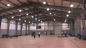Prefabrykowana konstrukcja stalowa o dużej rozpiętości Boisko do koszykówki z wieloma kortami Duża powierzchnia wewnętrzna