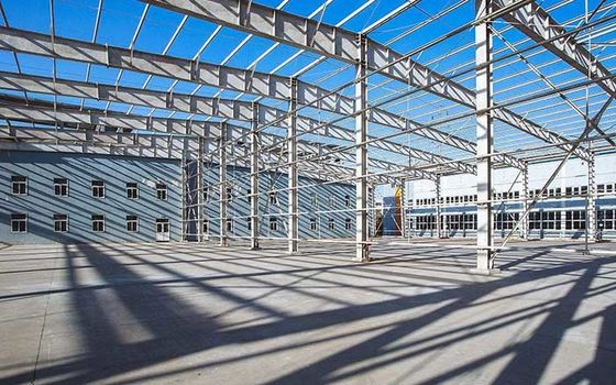 Warsztaty prefabrykowanych konstrukcji stalowych z dźwigem nadgłowym