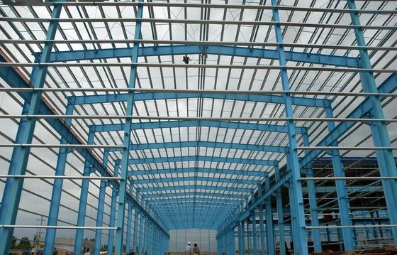 Warsztaty prefabrykowanych konstrukcji stalowych z dźwigem nadgłowym