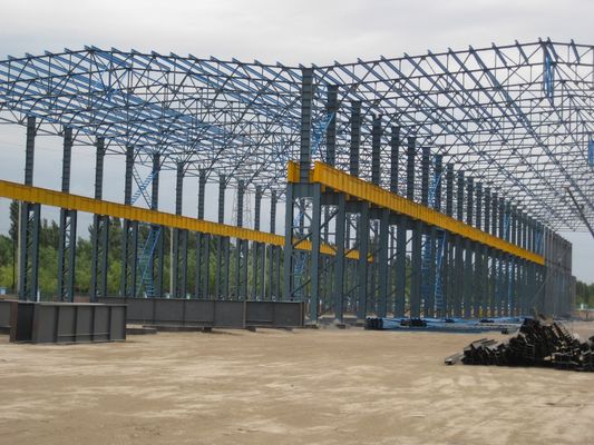 Warsztaty prefabrykowanych konstrukcji stalowych z dźwigem nadgłowym