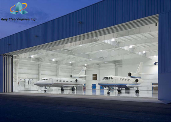 Hangar z prefabrykowaną konstrukcją stalową o wysokim rozpięciu przedziału dla przechowywania i konserwacji statków powietrznych