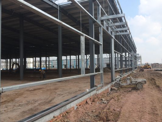 Budowa konstrukcji metalowo- stalowych Prefabrykacja dużych przedziałów