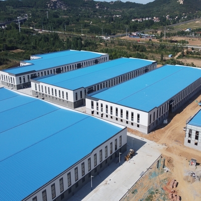 Prefabrykowana hala stalowa z konstrukcją z belek H