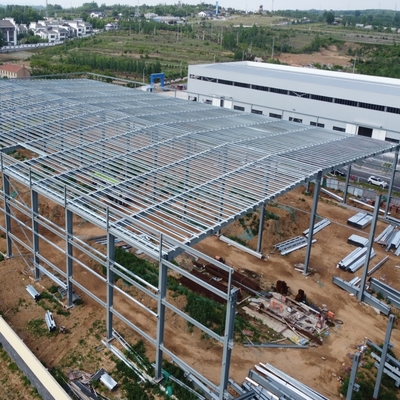 Magazyn stalowy prefabrykowany ze stalową ramą Q355B
