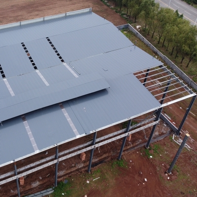 Prefabrykowana stalowa hala warsztatowa z dźwigiem, materiał Q235B Q355B