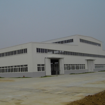Prefabrykowana stalowa konstrukcja magazynowa Q235B Q355B ASTM A36