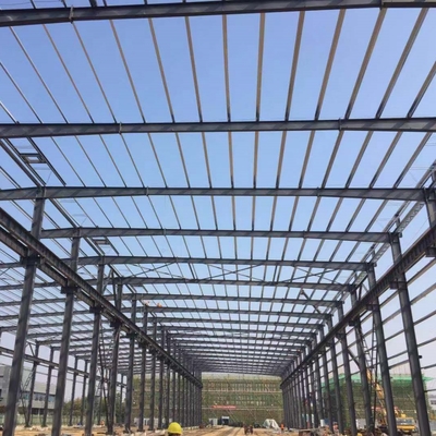 Magazyn ze stalowej konstrukcji prefabrykowanej 133m x 67m z panelami z wełny szklanej