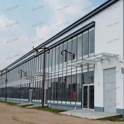 Wielofunkcyjny magazyn stalowy z antresolą na showroom i biuro