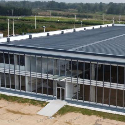 Wielofunkcyjny magazyn stalowy z antresolą na showroom i biuro