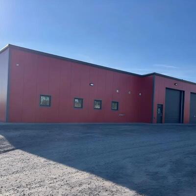 Gwarancja jakości Prefabrykowana konstrukcja stalowa Bolt Connected Warehouse do użytku przemysłowego lub magazynowego