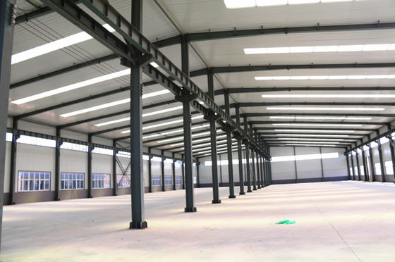 Ramka portalu Prefab preassembled Steel Workshop Budowla Skład garaż Gotowa sekcja walcowana na gorąco